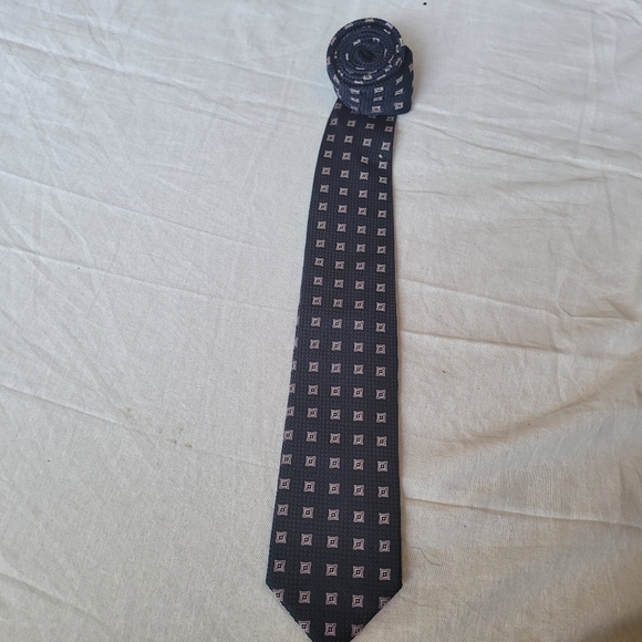 Jos A Bank Silk Neck Tie –  Signature Collection - Picture 1 of 4